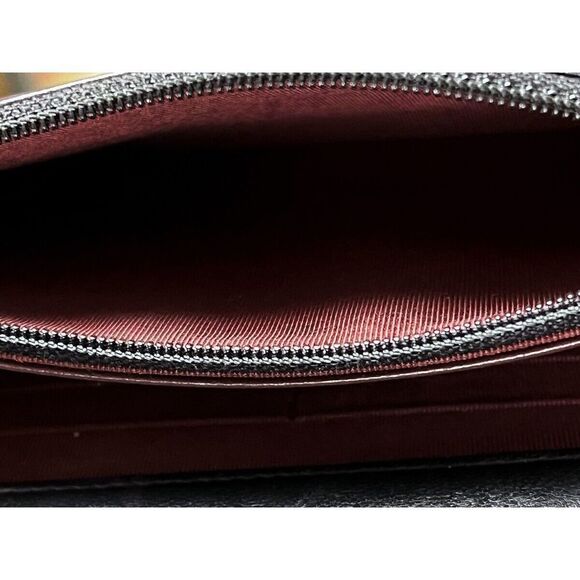 Authenic Black CHANEL Wallet On Chain - Gold Chain - Quilted Lambskin - Picture 7 of 9